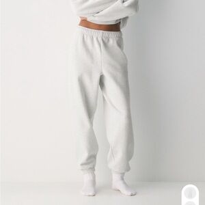 Aritzia Heather Cloud White Sweatfleece Mega Jogger 2XS Short